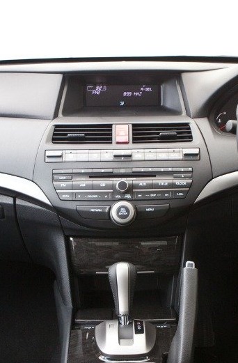 Gambar menunjukkan In-Car Entertaiment System Honda Accord 3.5 Q V6 AT 2008