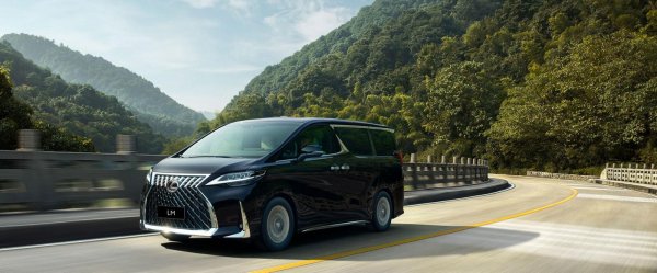 Meski Bodinya Mirip, Toyota Alphard dan Lexus LM Tak Saling Senggol