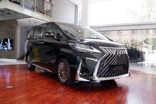 12 Hal Pada Lexus LM Ini Tidak Akan Anda Temui Di Toyota Alphard