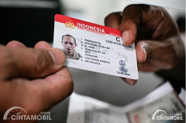 Gambar menunjukan sim
