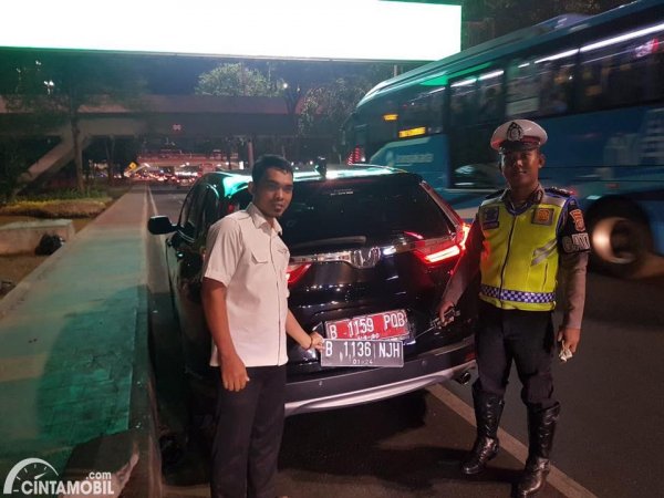 Gamabr menunjukan Plat nomor kendaraan