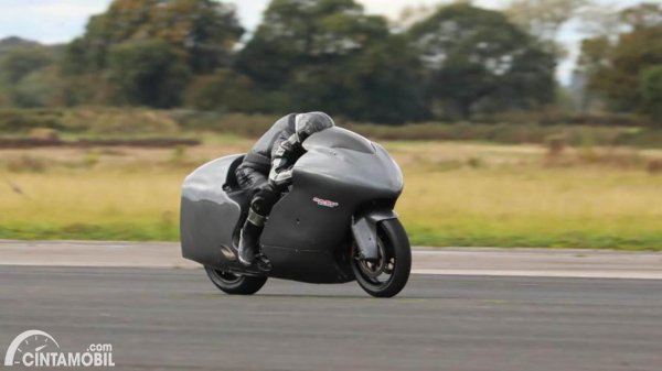 Pakai Suzuki Hayabusa, Guy Martin Siap Pecahkan Rekor Kecepatan 482 Kpj