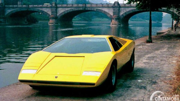 Mengenang Sejarah 50 Tahun Supercar Ikonik V12 Lamborghini Countach