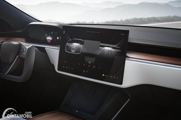 Tuas Transmisi Mobil Tesla Bakal Dipindah ke Monitor Headunit