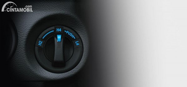 Gambar menunjukkan fitur easy switch dari Toyota Hilux D-Cab