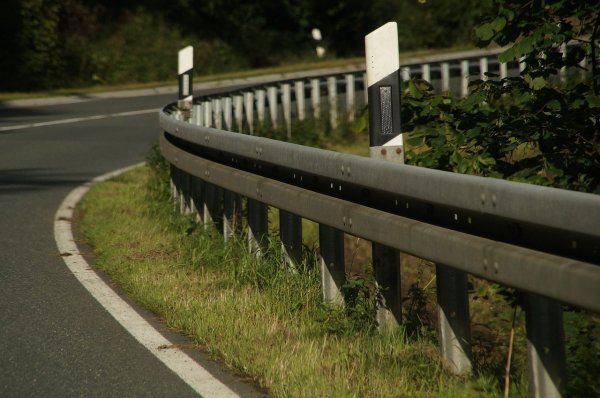 Kenali 4 Macam Pagar Pengaman Jalan Raya di Indonesia