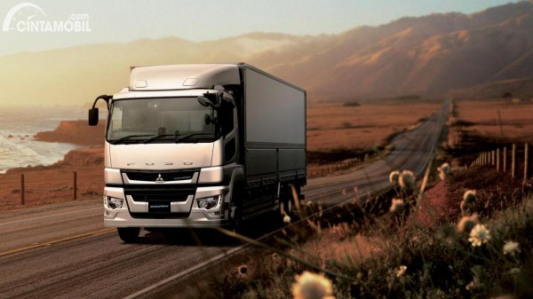 Mitsubishi Fuso Super Great Kini Dibekali Fitur Keselamatan Mercedes-Benz