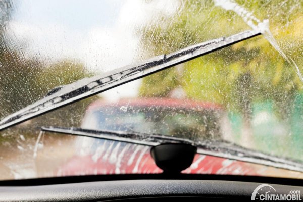 Air Wiper Tiba-tiba Tidak Bisa Disemprotkan? Coba Cek Ini