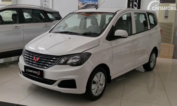 Duel Mobil Rp 150 Jutaan: Toyota 7-Seater vs Wuling Confero DB