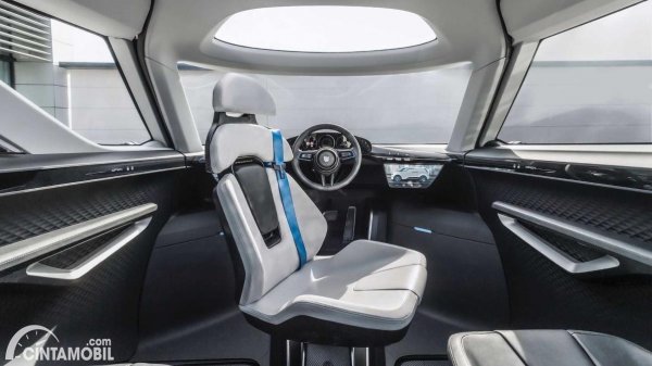 Porsche Bikin MPV Unik, Kursi Sopirnya di Tengah!