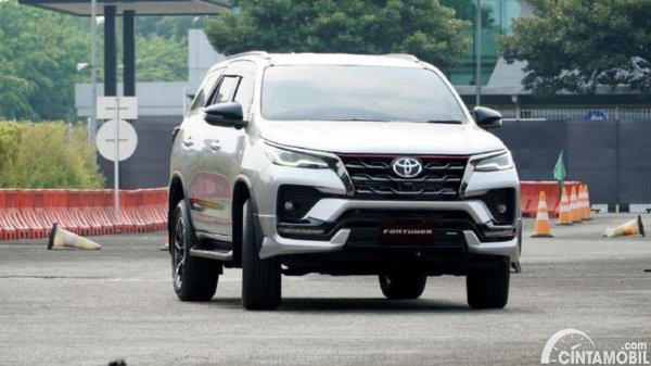 Alasan Kamu Harus Beli Toyota Fortuner 2021, Bekasnya Lebih Murah