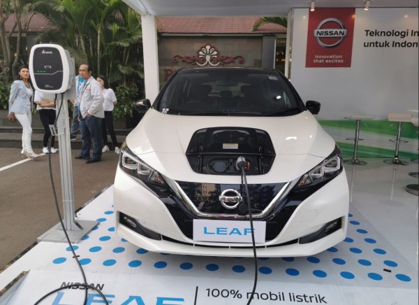 Begini Cara Benar Isi Baterai Mobil Listrik di SPKLU dan Rumah