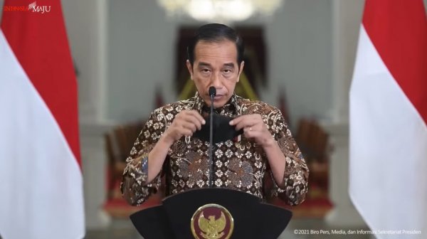 Foto Presiden Joko Widodo menyampaikan perpanjangan PPKM Level 4