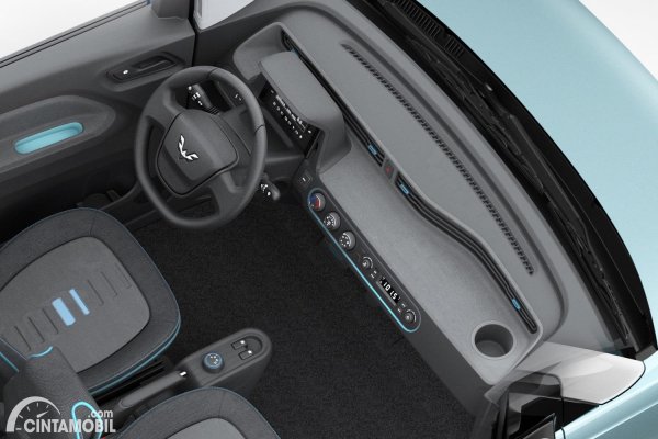 interior Wuling Mini EV dengan dashboard warna hitam