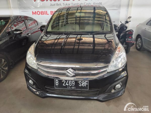 mobil bekas Suzuki Ertiga 2017 berwarna hitam
