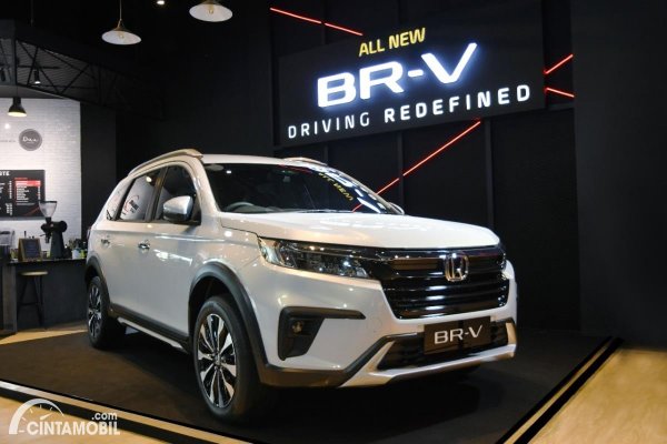 All New Honda BR-V vs Toyota Rush GR Sport, Mana yang Lebih Menarik?