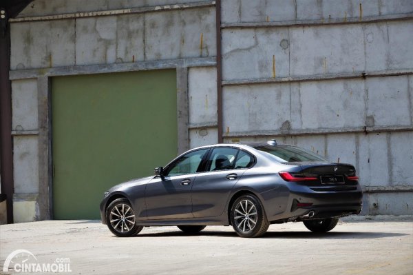 Lebih Dekat Dengan BMW 320i Dynamic 2021, Sedan Paling Terjangkau BMW