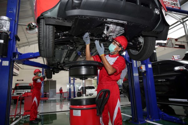 Servis Mobil di Bengkel Resmi, Tak Sekadar Menjaga Harga Jual Kembali