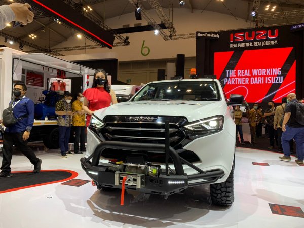 Sabar Menanti 'Penerus' Isuzu Panther Lewat mu-X