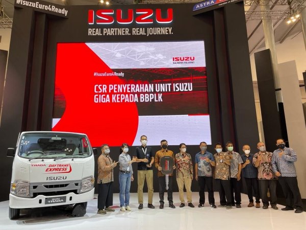 GIIAS 2021: Isuzu Sumbang 1 Truk Giga Untuk Pengembangan SDM Siap Kerja