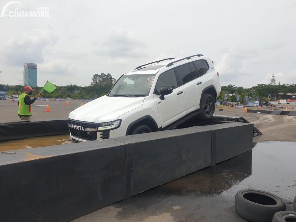 Spesifikasi Toyota Land Cruiser 300 Indonesia, Bikin Bos Siap Off-Road