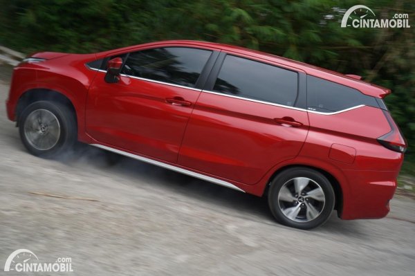 Mobil FWD Gagal Nanjak, Mungkin Ini Penyebabnya