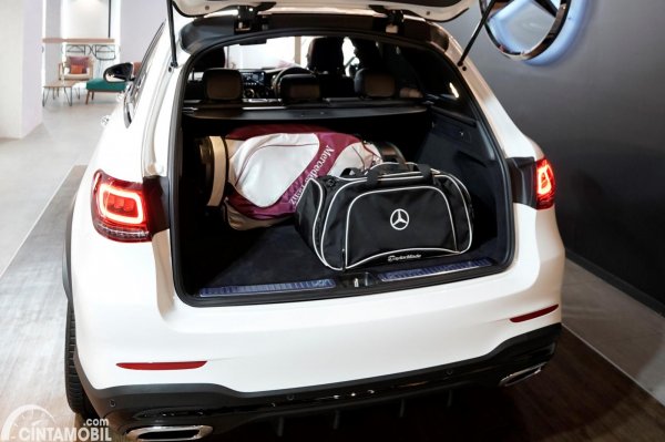 bagasi mobil baru Mercedes-Benz GLC 200 Night Edition 2022