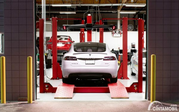 Benarkah Mobil Konvensional Rentan Rusak Dibanding Mobil Listrik?