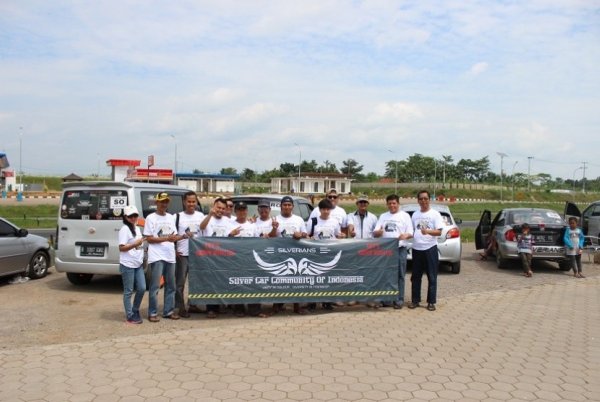 Komunitas Pemilik Mobil Silver Rayakan Ulang Tahun dengan Main Futsal