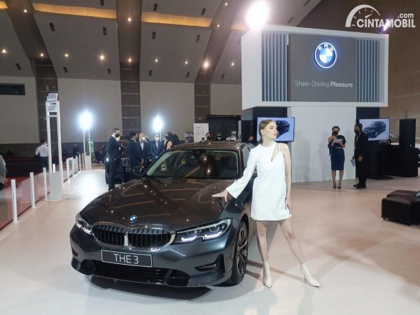 Luncurkan BMW 320i Sport, Beragam Promo BMW Penuhi IIMS 2022