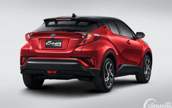 SUV Nyentrik Toyota C-HR Hybrid Kini Pakai TSS