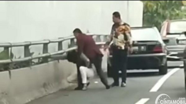 Diajak Berkelahi Di Jalan? Ini yang Harus Dilakukan