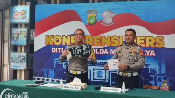 Kronologis Fortuner Bernopol RFY Terobos Jalur Busway, Surat Izin Dicabut!
