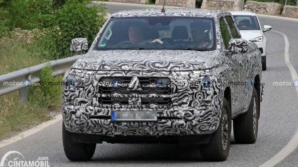Generasi Terbaru Mitsubishi Triton Semakin Mirip Nissan Navara