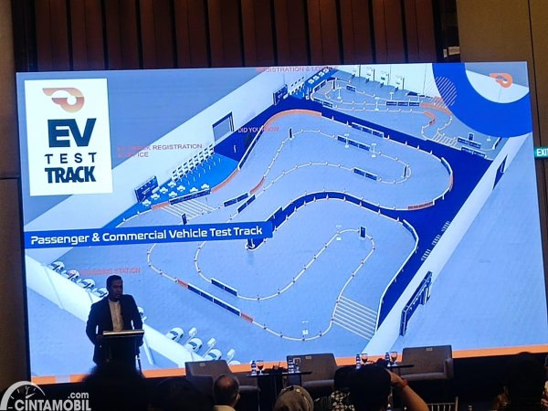 Anti Panas-Panasan, GIIAS 2022 Siapkan Trek Indoor Test Drive Mobil Listrik