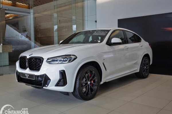 New BMW X4 Bawa Penyegaran Gaya dan Fitur Keselamatan Lebih Lengkap