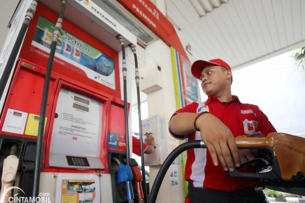 Sejak 2014, Ini Dampak Kenaikan Harga BBM Terhadap Penjualan Mobil di Era Jokowi