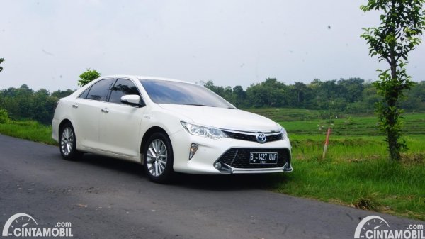 Tengah Naik Daun, Ini Tips Beli Toyota Camry Hybrid Bekas