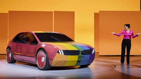BMW Hadirkan Mobil Futuristik Bisa Berubah Warna dan Punya Kepribadian