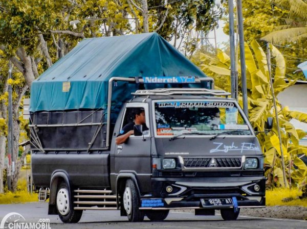 Enggak Kalah Dengan Truk Cabe, Modifikasi Mitsubishi L300 Ini Juga Viral