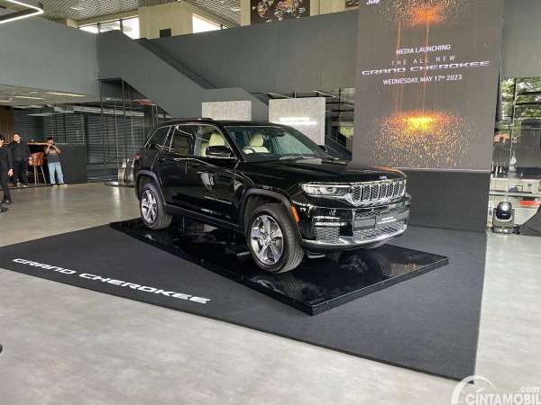 Jeep Grand Cherokee 2023 Siap Jegal BMW X5 & Mercy GLE, Harga Bersaing