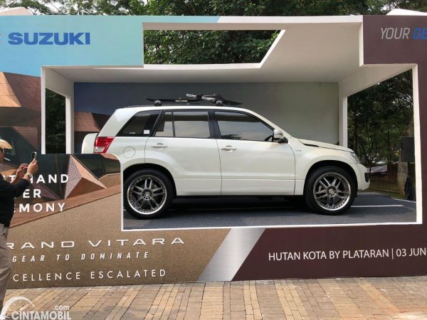 Suzuki Resmi Serahkan Unit Perdana Grand Vitara kepada Konsumen Jabodetabek