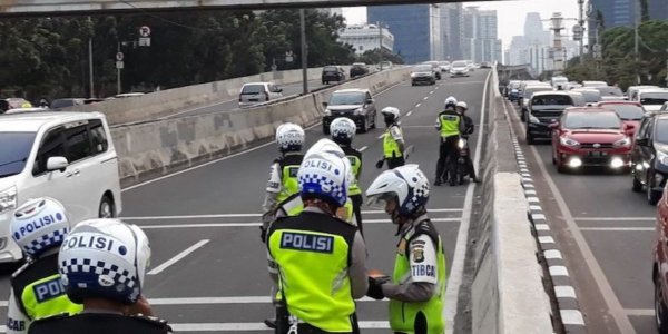 Hanya Polisi Bersertifikat yang dapat Melaksanakan Tilang Manual