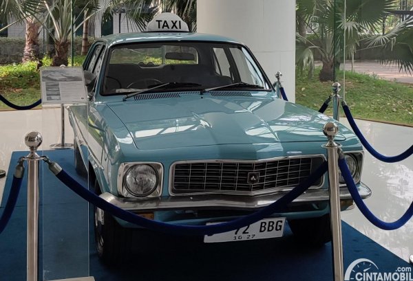 Lihat Lebih Dekat Holden Torana LJ 1972, Armada Pertama Taksi Bluebird
