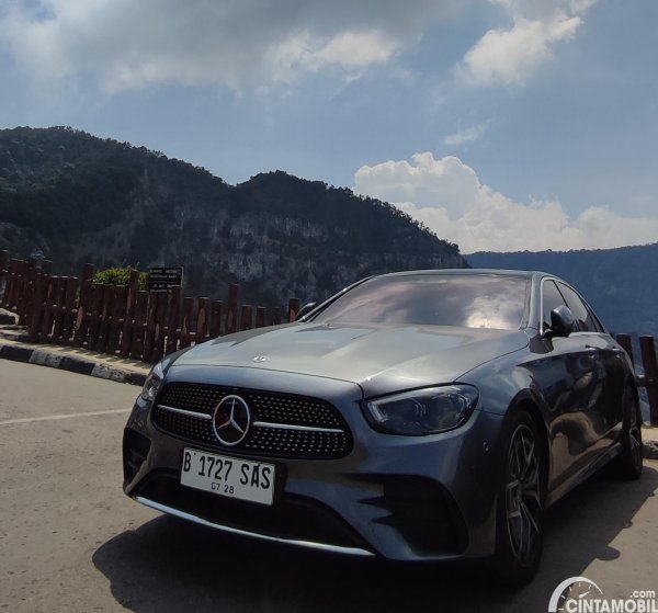 Mercedes-Benz E-Class E300 AMG Line W213 2023, Eksekutif Sedan Nyaman Buat Road Trip