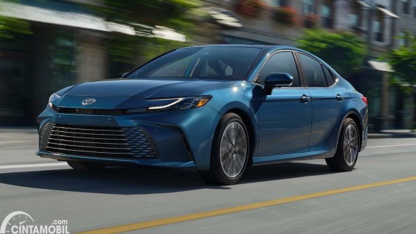 Lebih Modern, Toyota Camry 2024 Kini Cuma Pakai Mesin Hybrid