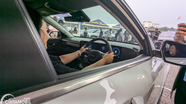 Ladies! Ini Tips dari Hyundai untuk Bantu Mencegah dan Mengatasi Kondisi Darurat saat Berkendara