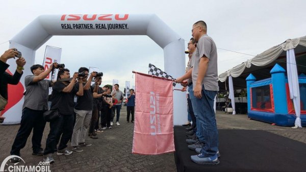 Isuzu Lepas Mudik Gratis: 400 Keluarga Driver dan Mekanik Berangkat dengan Aman dan Nyaman